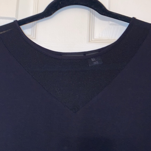 Tahari Women’s  Stretchy Short Sleeve Top  in Black with Mesh Neckline Size Med - Picture 2 of 6